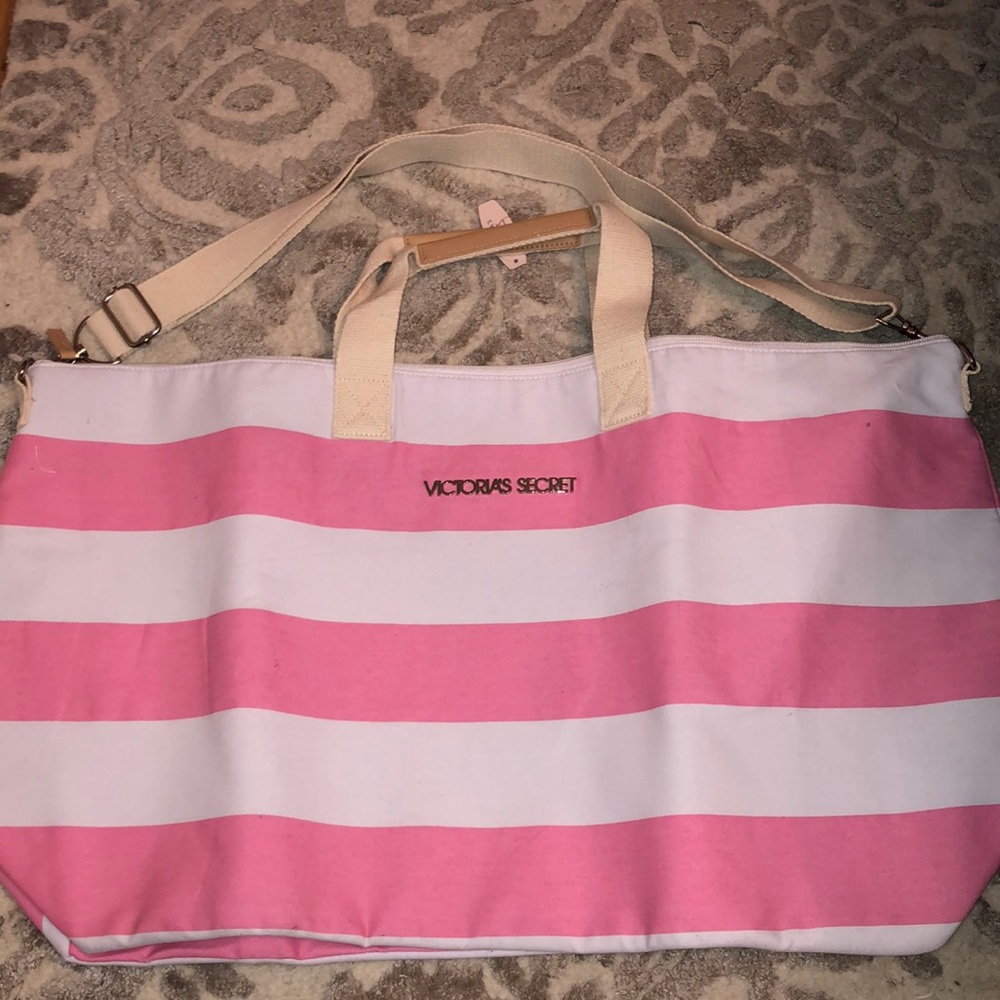 VICTORIAS SECRET WEEKEND BAG